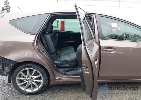 2015 Toyota Prius V Five z USA, uszkodzony, nr VIN JTDZN3EU7FJ028998